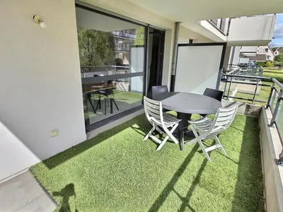 Balcon ou terrasse dans l'établissement Appartement lumineux à Colmar avec terrasse, parking et WiFi – 5 min du centre - FR-1-722-1