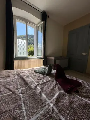 Un ou plusieurs lits dans un hébergement de l'établissement CAN appart spacieux avec grand jardin et terrasse 1 à 8 pers