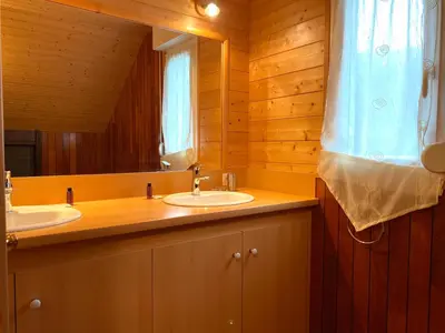 Salle de bains dans l'établissement Chalet Myrtille