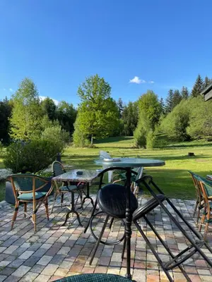 Jardin de l'établissement Chambres d’hôtes plateau des mille étangs
