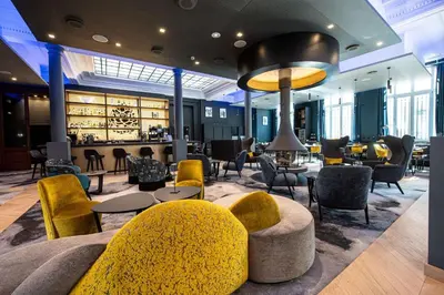 Coin salon dans l'établissement Best Western Premier Le Chapitre Hotel and Spa