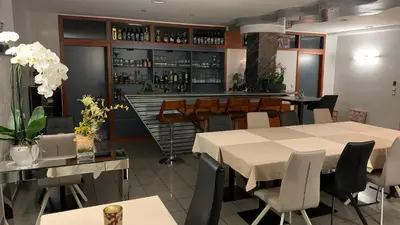 Salon ou bar de l'établissement les charmes de la vallée noble