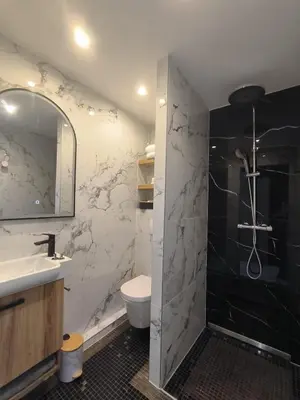 Salle de bains dans l'établissement les charmes de la vallée noble