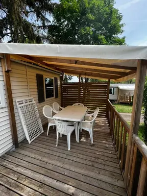 Balcon ou terrasse dans l'établissement Mobil Home Cosi Climatisé pour 6 - Camping Tohapi