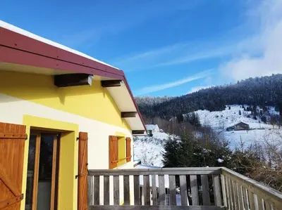Vue générale sur la montagne ou vue sur la montagne depuis la maison de vacances