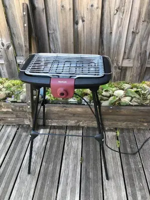 Barbecue disponible mis à disposition des clients de l'appartement