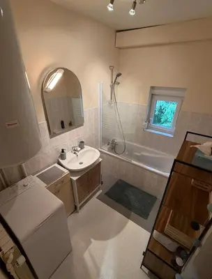 Salle de bains dans l'établissement Appartement La Vanne Confortable et équipé