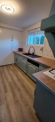 Cuisine ou kitchenette dans l'établissement La colline de pam