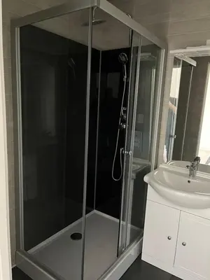Salle de bains dans l'établissement Appartement centre-ville de Lure gauche