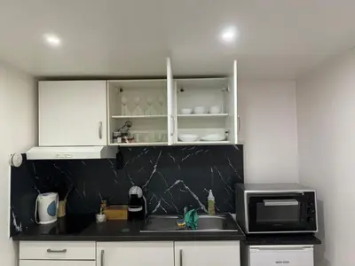 Cuisine ou kitchenette dans l'établissement Studio 45m2 très calme