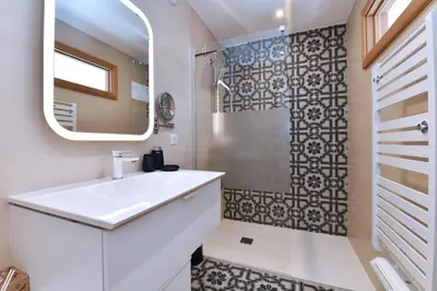 Salle de bains dans l'établissement Kolombage