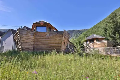 Vue générale sur la montagne ou vue sur la montagne depuis le village vacances