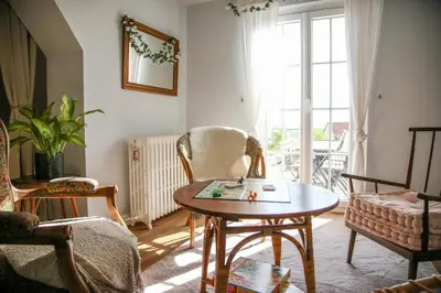 Coin salon dans l'établissement Villa Camélias, appartements de Charme