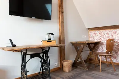 Télévision ou salle de divertissement dans l'établissement Domaine La Grange Ungersheim - Chambres d'Hôtes L'Inspiration