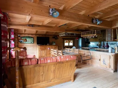 Cuisine ou kitchenette dans l'établissement Chalet ensoleillé dans les Hautes Vosges avec terrasse, local vélos et skis, charges incluses - FR-1-589-486