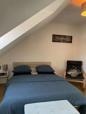 Un ou plusieurs lits dans un hébergement de l'établissement Joli appartement avec place de parking Privé