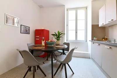 Cuisine ou kitchenette dans l'établissement At Home in Colmar - City center