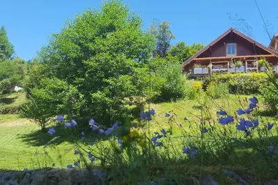 Jardin de l'établissement Chalet au coeur des Vosges / Le Chalet d'Hannopré
