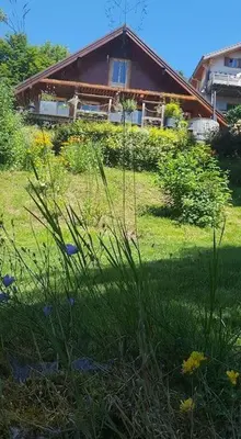 Jardin de l'établissement Chalet au coeur des Vosges / Le Chalet d'Hannopré