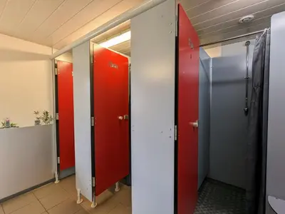 Plan de l'établissement Roulotte cosy avec kitchenette, ruisseau apaisant et espace bien-être, nuit insolite à Ferdrupt - FR-1-589-444