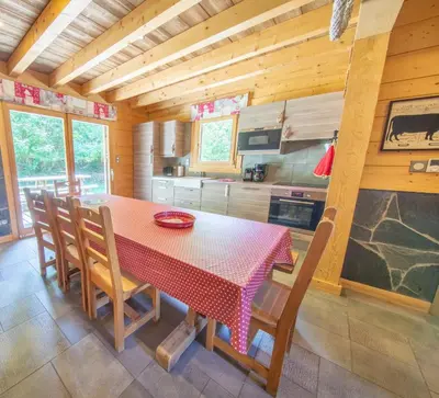Cuisine ou kitchenette dans l'établissement Chalet Cafourotte, au calme, SPA
