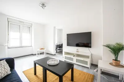 Télévision ou salle de divertissement dans l'établissement Oasis Mulhousien - RDC, wifi, parking
