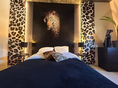 Un ou plusieurs lits dans un hébergement de l'établissement Esprit AFRICA, SPA et SAUNA de luxe