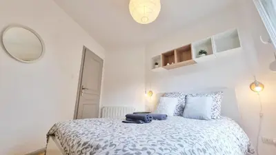 Un ou plusieurs lits dans un hébergement de l'établissement Chez Margot & Fawaz - Parking - 3 chambres - Jardin - Relax BNB