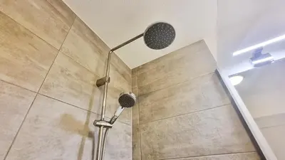 Salle de bains dans l'établissement Chez Margot & Fawaz - Parking - 3 chambres - Jardin - Relax BNB