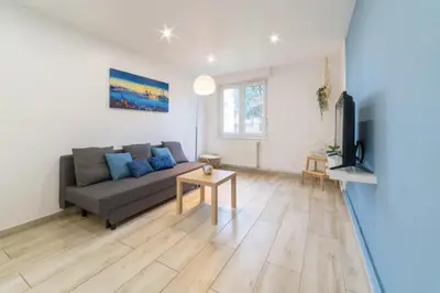 Coin salon dans l'établissement JUST FOR YOU - Balcon - Parking - Calme- Fibre - RELAX BNB