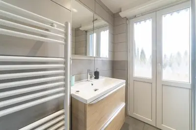 Salle de bains dans l'établissement JUST FOR YOU - Balcon - Parking - Calme- Fibre - RELAX BNB