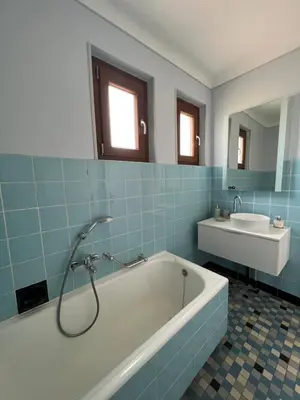 Salle de bains dans l'établissement Le Cerisier - Route des vins - Parking et terrasse avec vue sur montagnes et vignoble