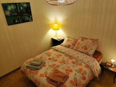 Un ou plusieurs lits dans un hébergement de l'établissement Logement Colmar centre avec Parking