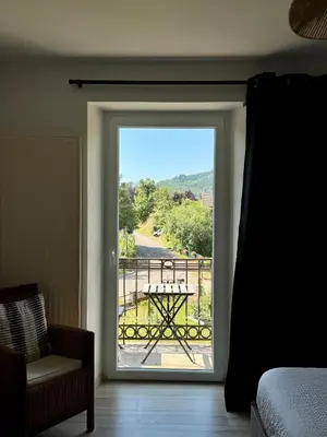 Balcon ou terrasse dans l'établissement Aux Gîtes de l'Étang - Thannenkirch Bergheim