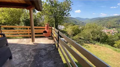 Vue générale sur la montagne ou vue sur la montagne depuis le chalet