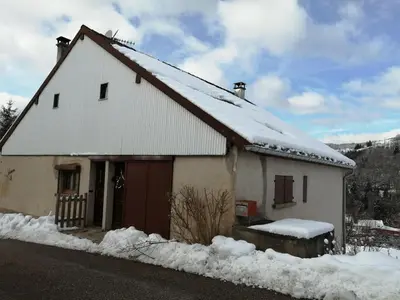L'établissement LA CHAUMIERE DE TAVOU en hiver