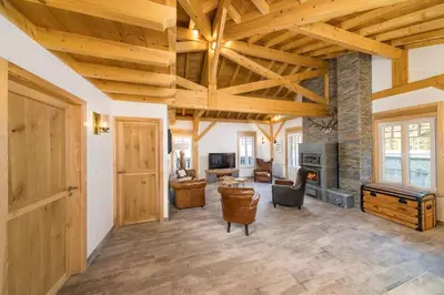 Télévision ou salle de divertissement dans l'établissement Home des bois