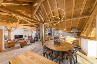 Coin salon dans l'établissement Home des bois
