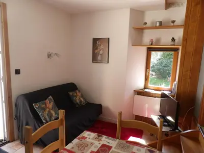 Coin salon dans l'établissement Charmant studio au calme à Murbach vue jardin, parking & Wi-Fi gratuit