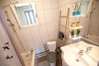 Salle de bains dans l'établissement NEW appartement proche gare et centre-ville