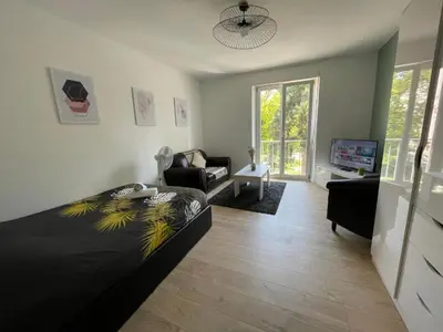 Télévision ou salle de divertissement dans l'établissement NEW appartement proche gare et centre-ville