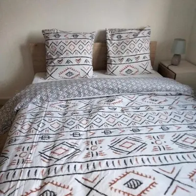 Un ou plusieurs lits dans un hébergement de l'établissement Grand appartement de 4 Chambres moderne et lumineux, entièrement meublé
