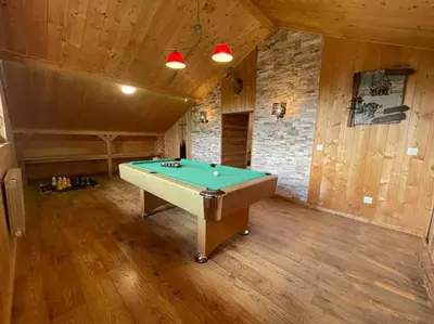 Billard dans l'établissement Chalet SPA Le Diamant Nathalie MN La Rouge