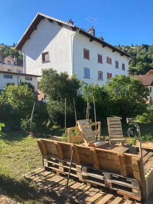 Jardin de l'établissement La Bresse, 50 m du centre ville, appartement 4-6 personnes