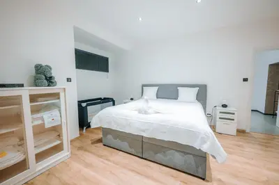 Un ou plusieurs lits dans un hébergement de l'établissement Grand appartement rez de jardin