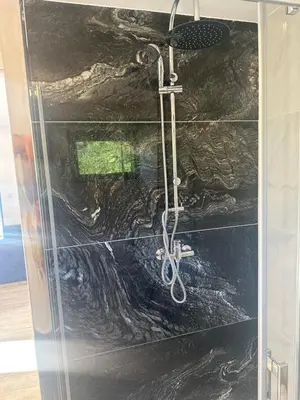 Salle de bains dans l'établissement Cour ancienne école avec Jacuzzi privé