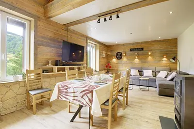 Cuisine ou kitchenette dans l'établissement Le Ptit Bonheur - avec vue montagne et terrasse