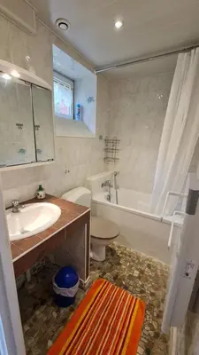 Salle de bains dans l'établissement DOMAINE DES GRAVIERS