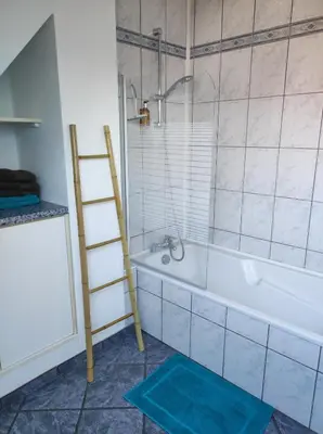 Salle de bains dans l'établissement A l'Orée du Bois ''Les Hêtres''