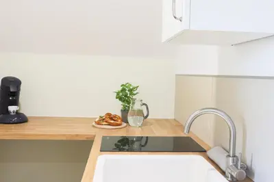 Cuisine ou kitchenette dans l'établissement Le Cocon, Paisible & Doux